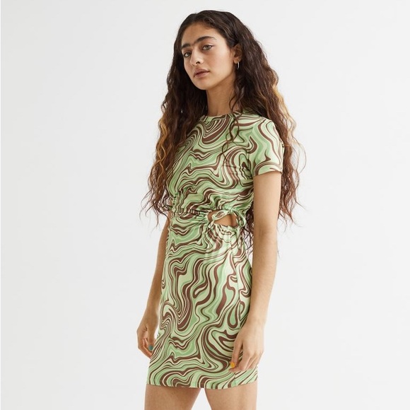 Cut Out Dress - Picture 2 of 7